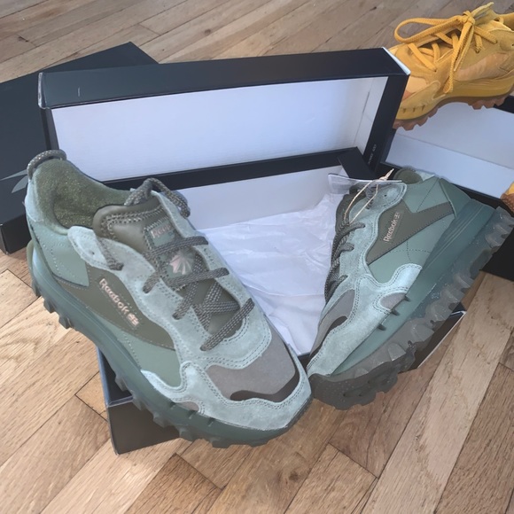 Women’s Reebok x Cardi B - Picture 3 of 5